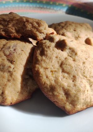 Una foto de Cookies de Banana Bread con Nueces Pecanas🍌🍪