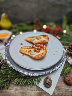 Foto di Pere grigliate: gorgonzola, noci e miele