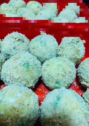 A picture of Potato Cheese balls.