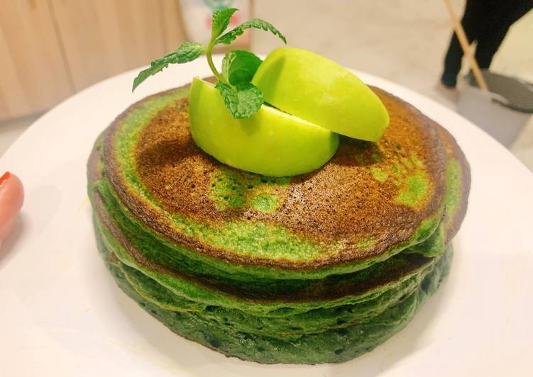 Spinach and Matcha Pancakes