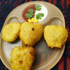 A picture of Ajwain leaf pakodas.
