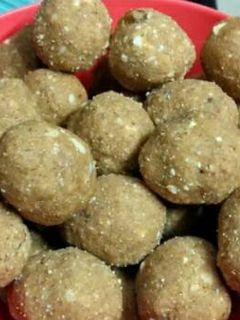 लड्डू (Ladoo recipe in hindi) रेसिपी मुख्य फोटो