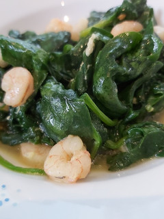 Una foto de Espinacas con gambas