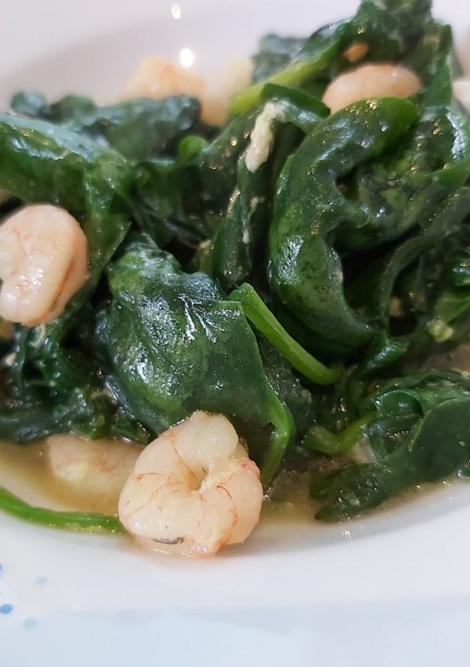 Una foto de Espinacas con gambas