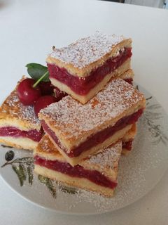 Pudingos cseresznyés pite recept fotója