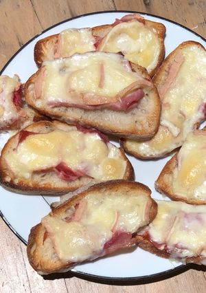 Une photo de Tartine de raclette
