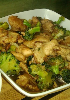 Foto principal de Salteado de pollo con brócoli (receta china)