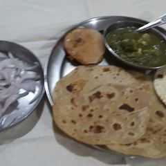 A picture of Dal Palak Paneer.