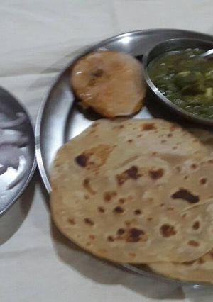 A picture of Dal Palak Paneer.