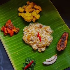 A picture of Durga Sasti Lunch Platter.