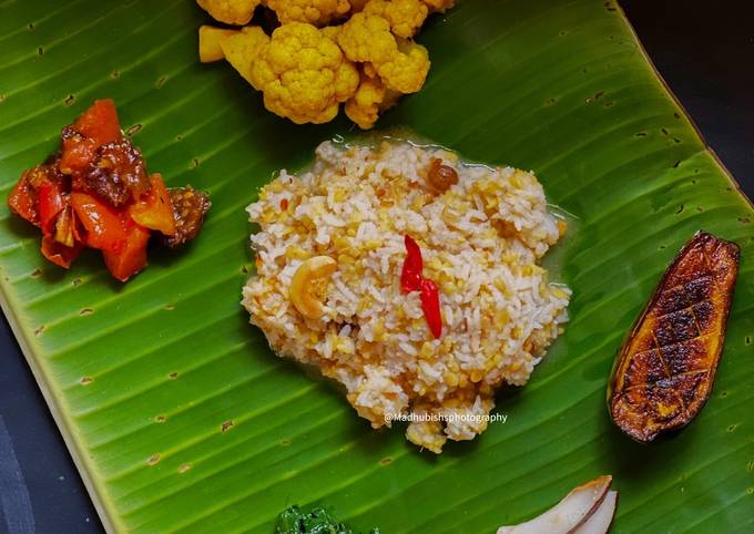 Durga Sasti Lunch Platter Recipe by Madhumita Bishnu - Cookpad