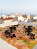 Carpaccio de gambas rojas con huevas de mújol