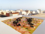 Carpaccio de gambas rojas con huevas de mújol