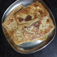 A picture of Sandwich paratha.