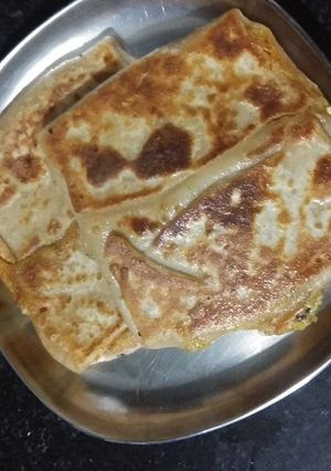 A picture of Sandwich paratha.