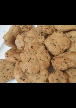 क्रिस्पी आलू मठरी (crispy aloo mathri recipe in Hindi) रेसिपी मुख्य फोटो