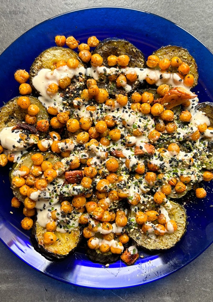 Una foto de Calabacín al horno con garbanzos crujientes