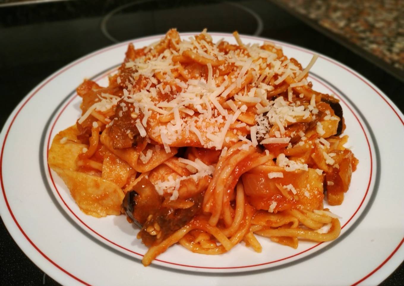 Tallarines con berenjena y panceta