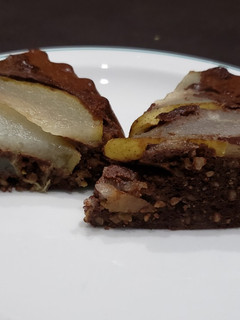 Una foto de Torta de chocolate y pera al cogñac low carb