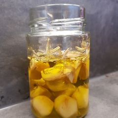 Garlic confit A picture of Garlic confit.