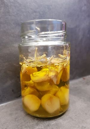 A picture of Garlic confit.
