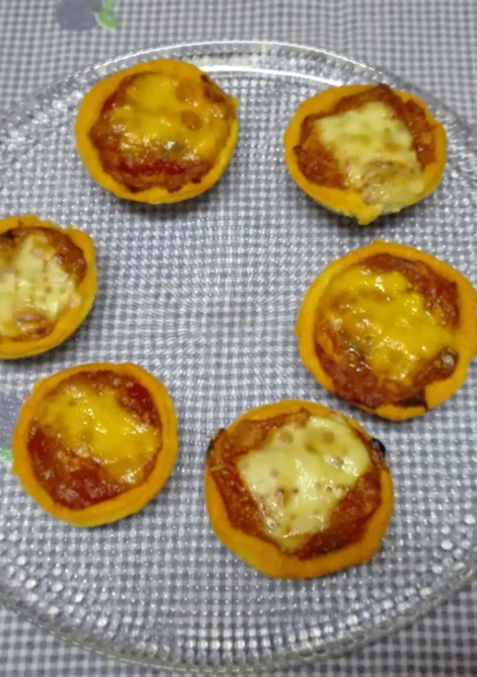 Una foto de Cestitas de pisto con atún y queso cheddar