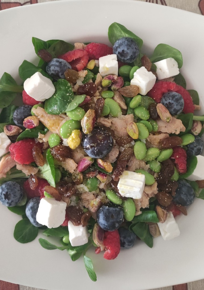 Una foto de Ensalada con pistachos