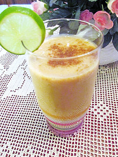 Una foto de Batido de ciruelas Claudia al canela