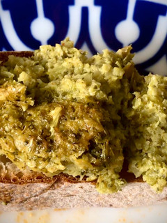 Una foto de Hummus de brócoli