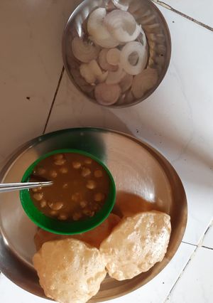 A picture of Delicious Punjabi style Chole Bhature.