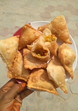 A picture of Crispy samosas.