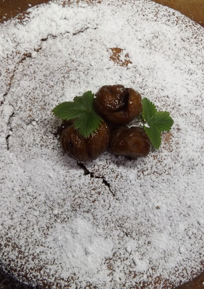 Una foto de Pastel bizcochado de castañas caseras en almíbar