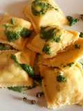 Raviolones de marisco, con salsa de Spirulina. #panal