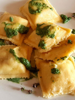 Una foto de Raviolones de marisco, con salsa de Spirulina. #panal