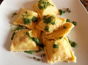Una foto de Raviolones de marisco, con salsa de Spirulina. #panal