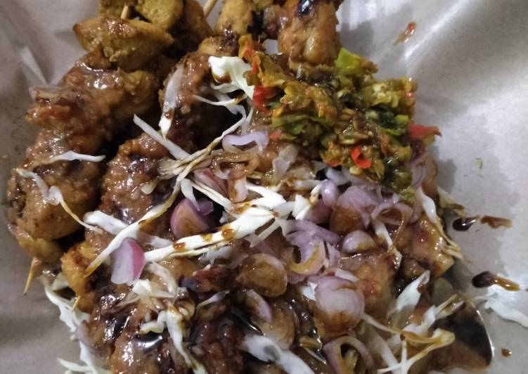 Sate ayam kuah kacang