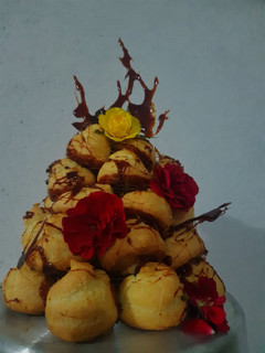Una foto de Croquembouche