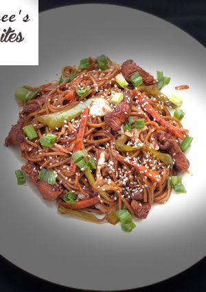 A picture of Chow mien.