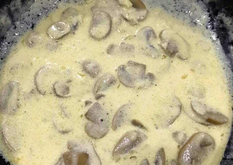 Cara Gampang Menyiapkan Creamy mushroom sauce (PASTI JADI!) yang Lezat Sekali