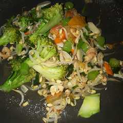 รูปของ Brocolli, tauge with ebi byTia