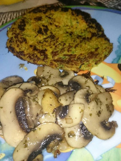 Una foto de Hamburguesa de verdura con champiñones