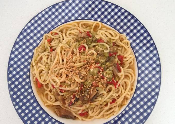 Foto principal de Spaghettis con verduras y salsa de soja (Olla Gm g)