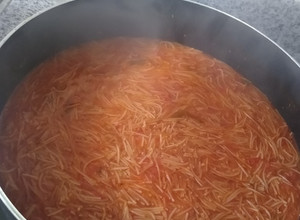 Una foto de Sopa de fideos ! Súper fácil
