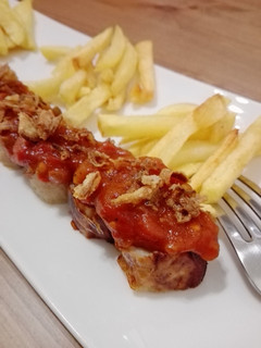 Una foto de Salchichas al curry estilo polaco