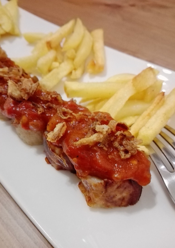 Una foto de Salchichas al curry estilo polaco