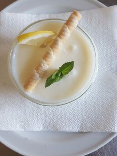 Una foto de Mousse de limón
