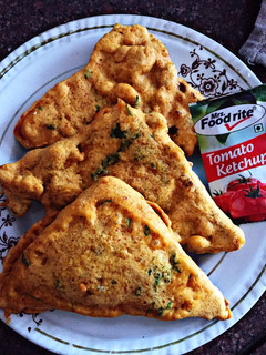 A picture of Bread pakoda.