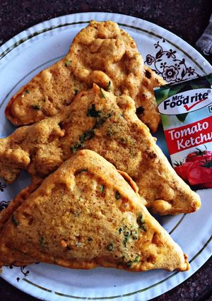A picture of Bread pakoda.