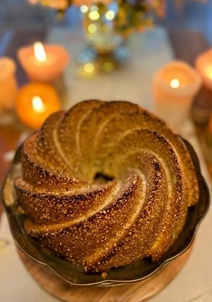 Une photo de Gâteau au Tahini, enrobé du sésames