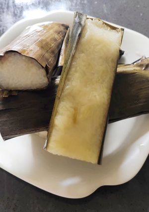A picture of Steamed Sticky Rice with Brown Sugar.